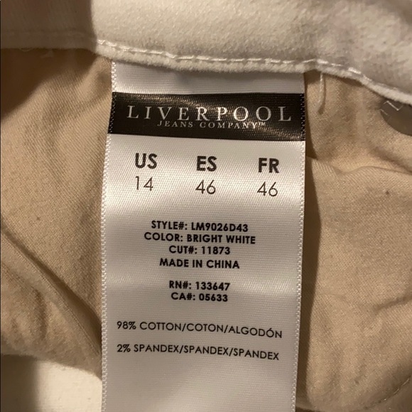 Women’s new white denim shorts. - Picture 6 of 6